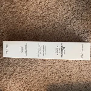 Studio makeup tinted moisturizer